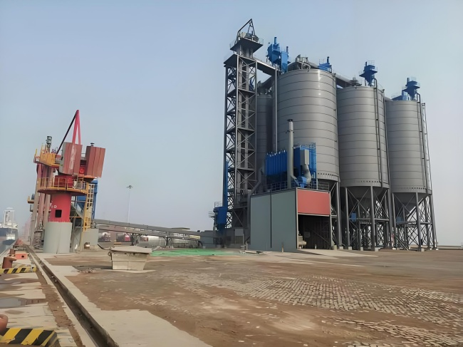 博尔塔拉高架骨料仓